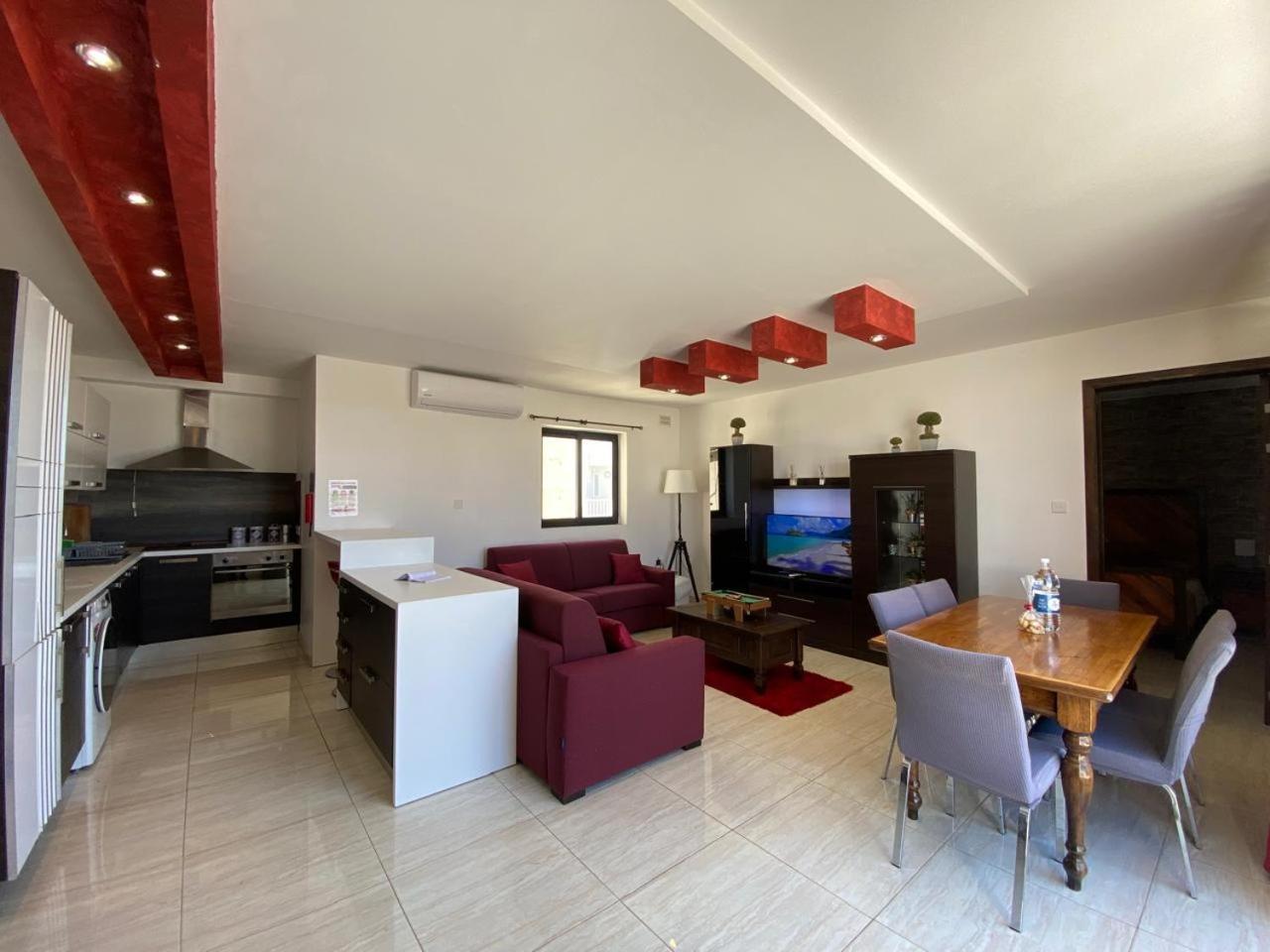 Xl Terrace Penthouse Bbq 200m From The Sea And Square Appartement